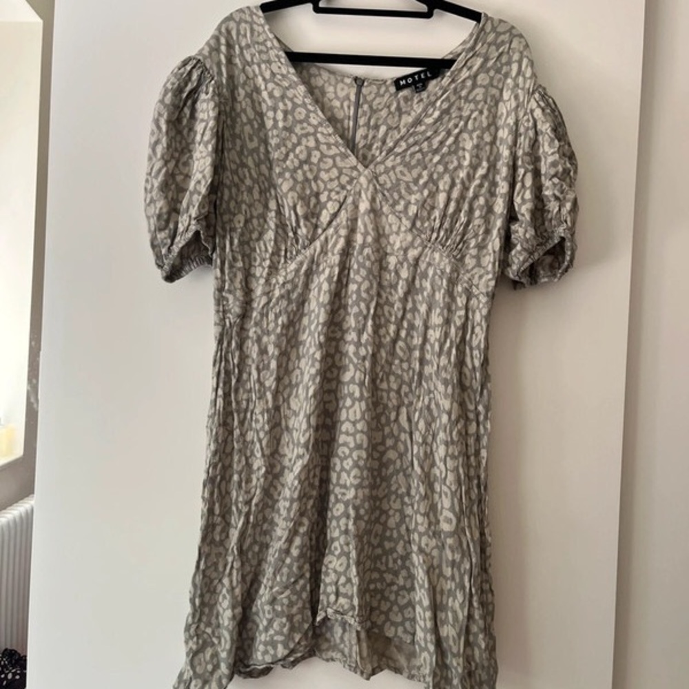 Motel Rocks Beige Leopard Print Blouse